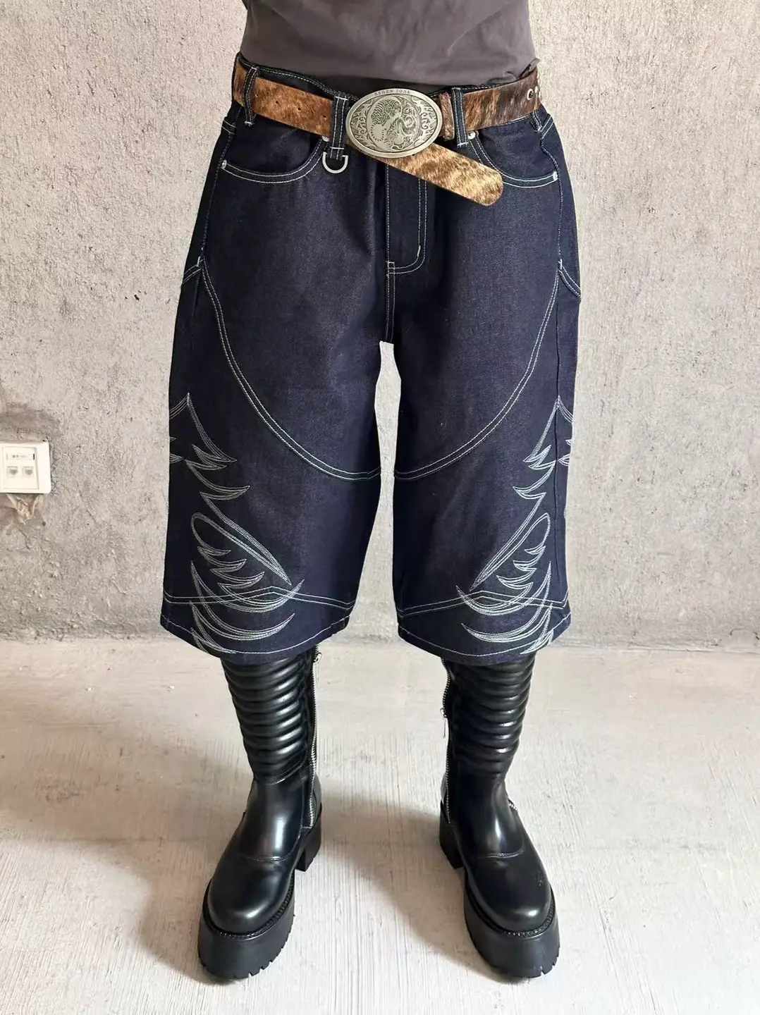 Regen Zone 25Ss "Riot" Western Armor Patchwork Embroider Knight Raw Cow Cropped Pants