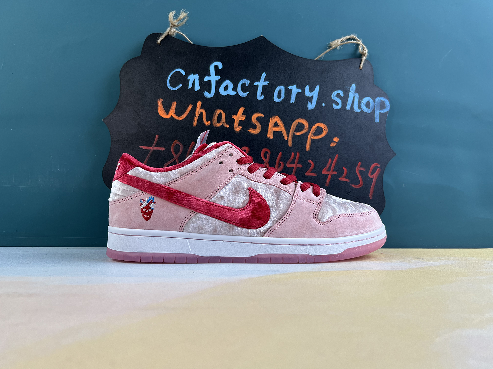 H38 N1ke SB Dunk Low StrangeLove Skateboards CT2552-800