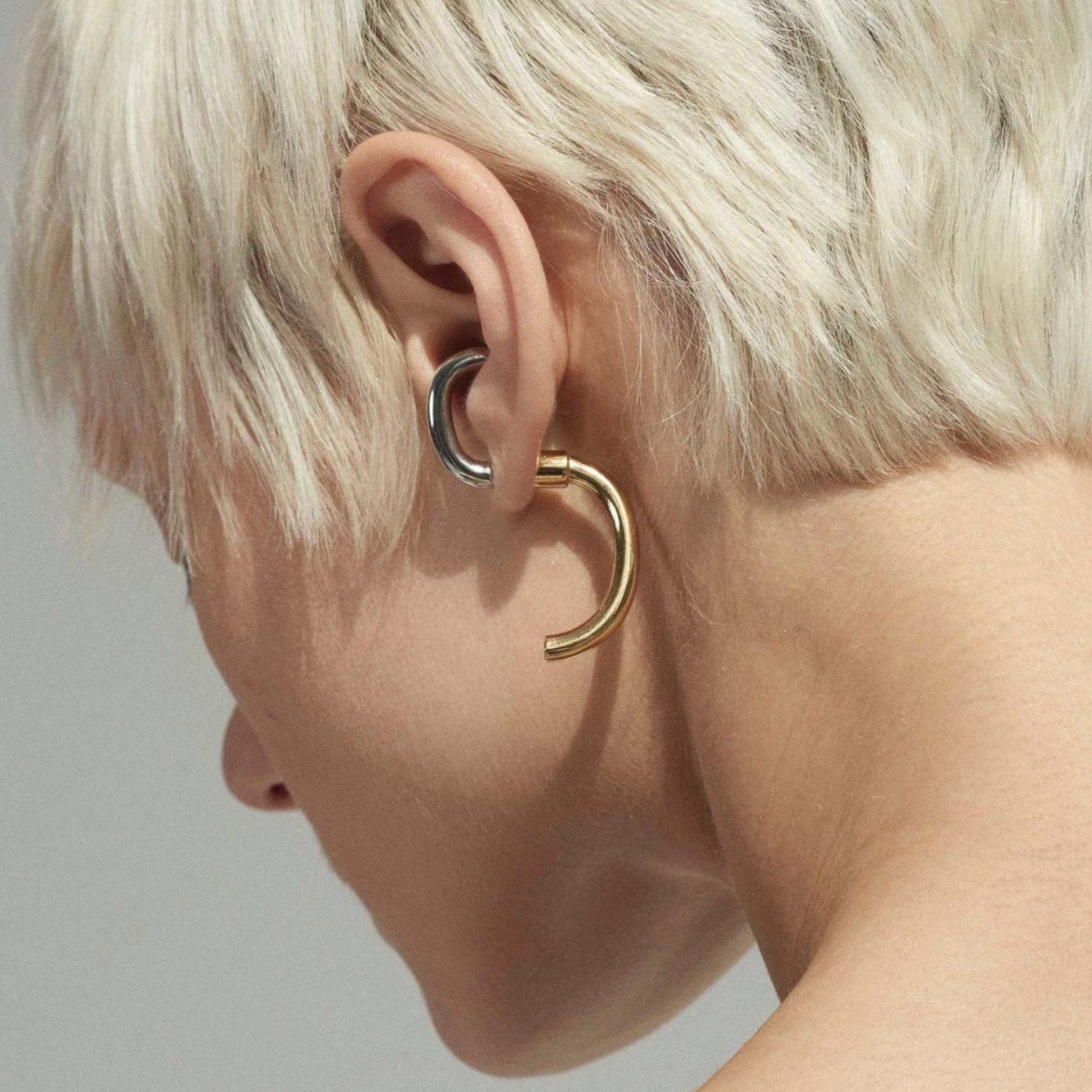 18K Gold and Silver Two-Tone Earrings with Smooth Geometric Lines and Rotating Design, High-End European and American Cross-Border Ear Jewelry