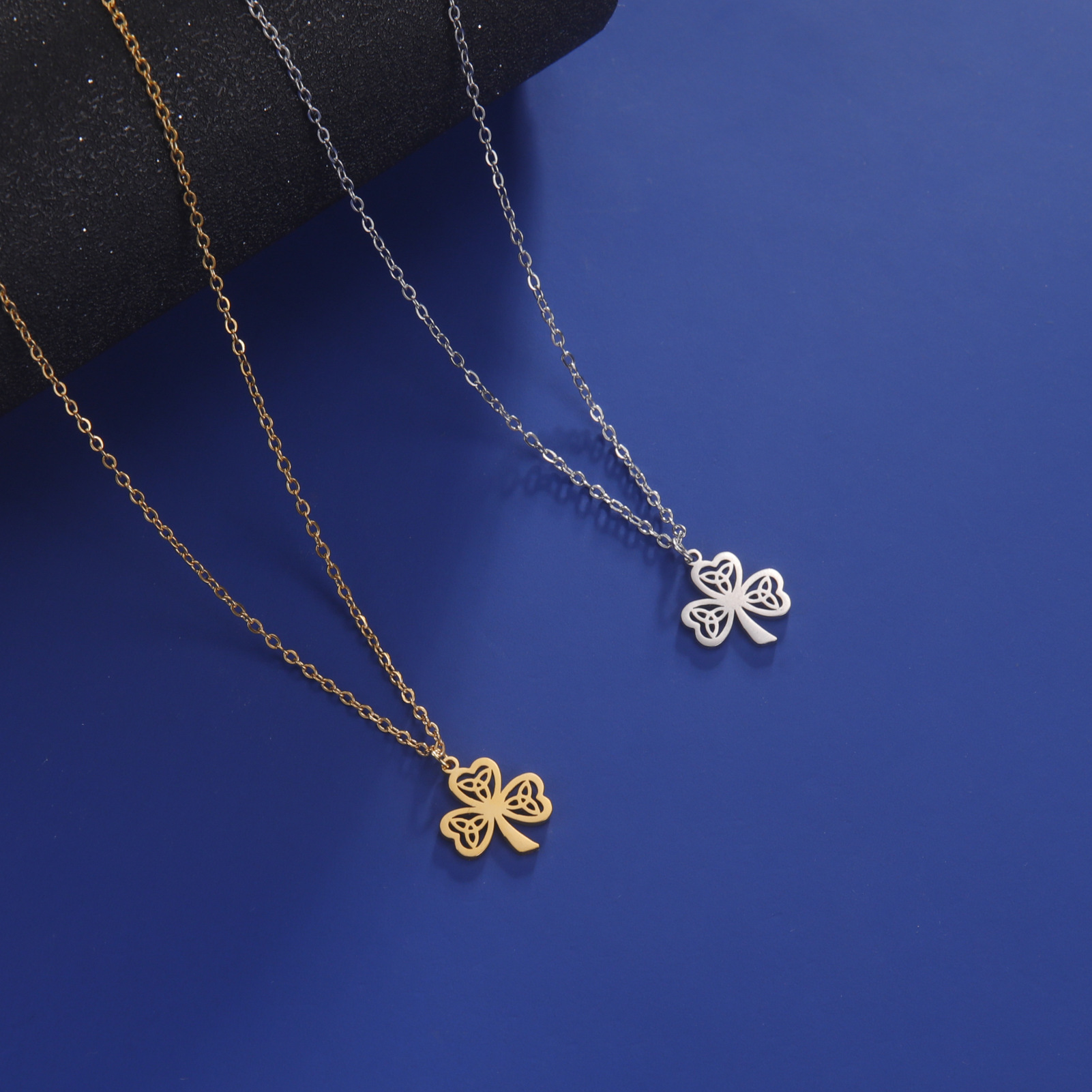 Foreign trade export hot wholesale titanium steel cut hollow personality Celtic knot Clover pendant stainless steel necklace