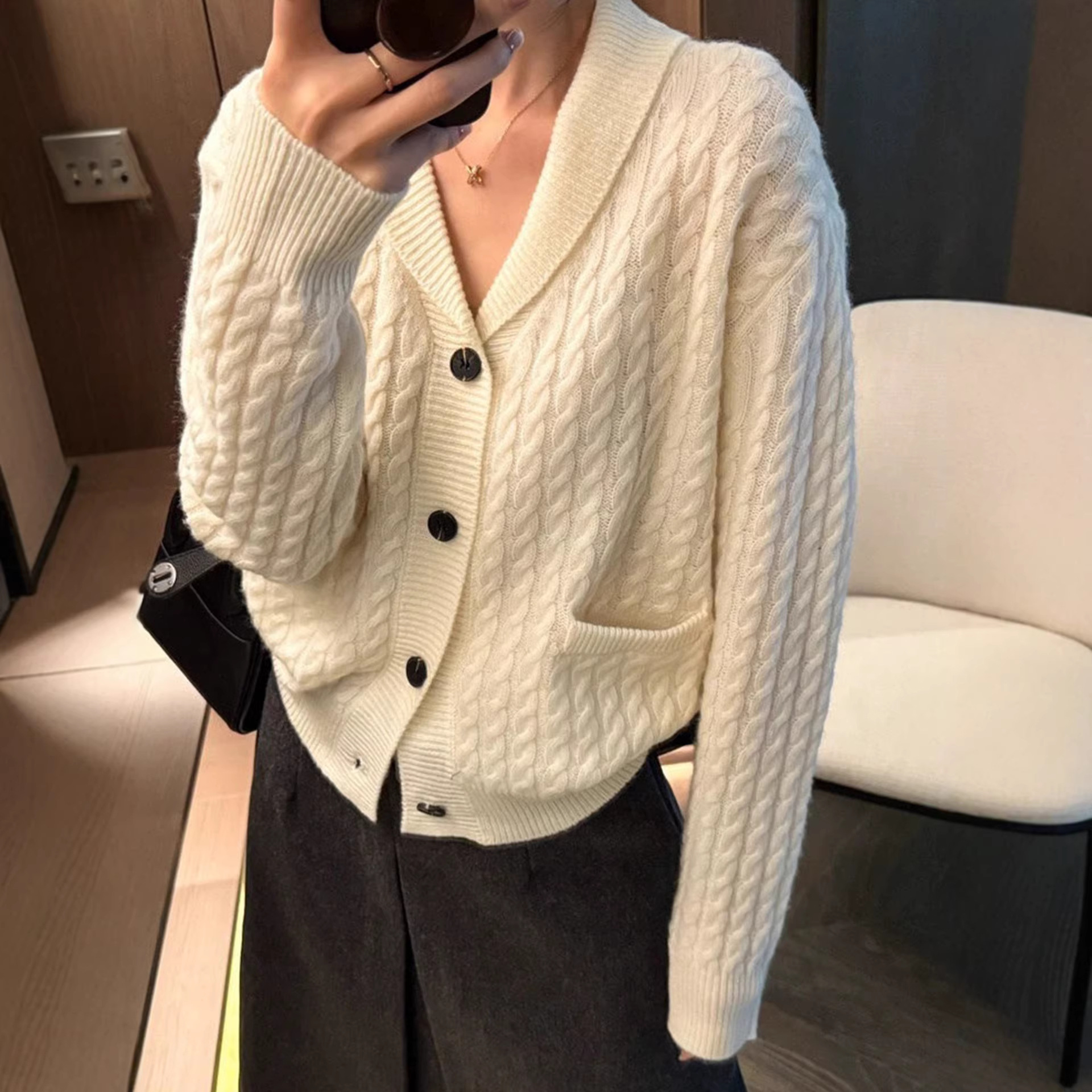 Korean Retro Old Money Style Cable Knit Cardigan for Women, Autumn and Winter Loose and Lazy High-End Knit Jacket Top