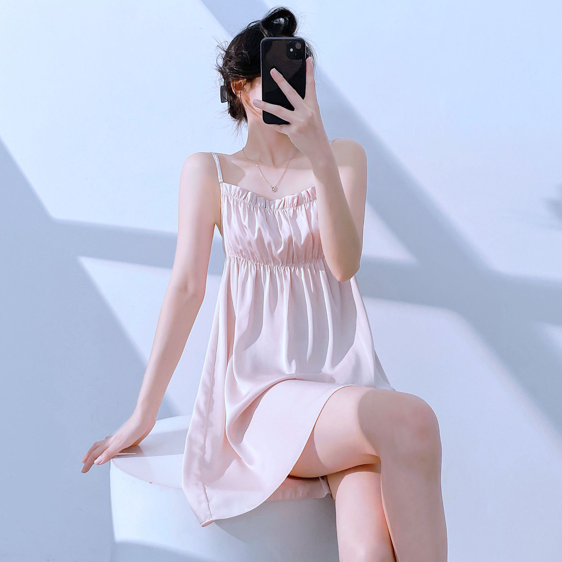 New ladies ice and snow silk home clothes home comfortable skin-friendly suspenders skirt sexy imitation silk pajamas factory wholesale