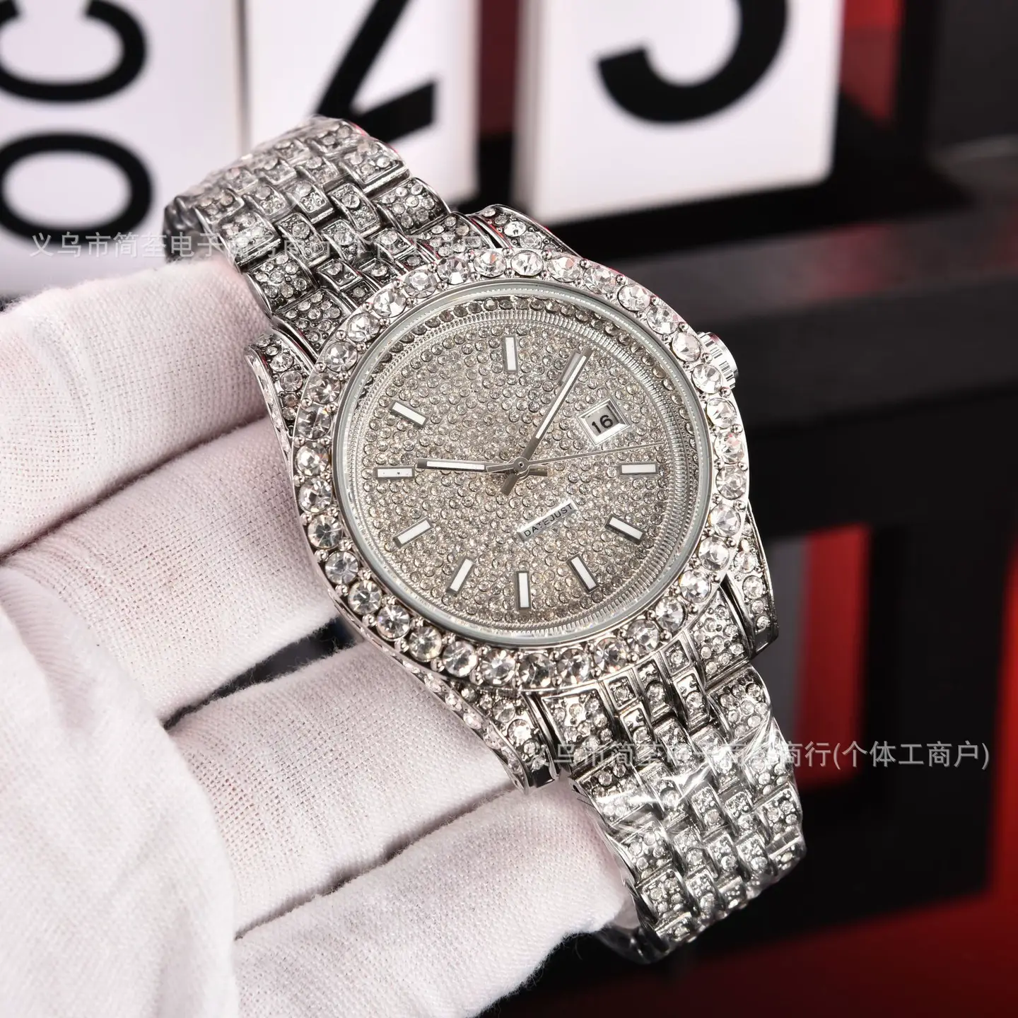 Mwe Aliexpress New Hot-Selling Men's Fashion Trend Alloy Diamond-Inlaid Calendar Quartz Watch with No Diamonds on the Side