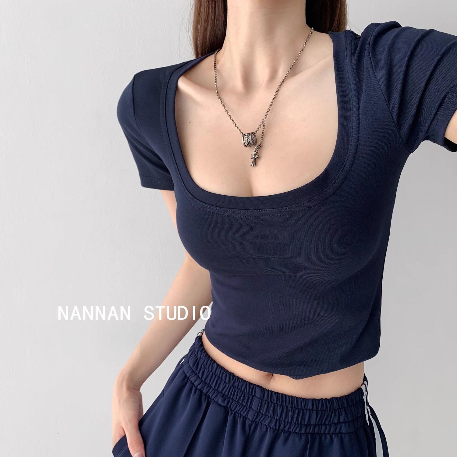 Navy Blue Square-Neck Right-Shoulder Short-Sleeved T-Shirt for Women in Summer, Short, Slim and Tight-Fitting American Sexy Navel-Baring High-Waisted Top