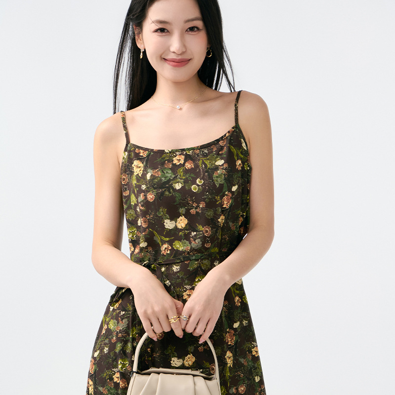 2026 Retro Floral Suspender Dress for Women, Waist-Cinching, Slimming, Mid-Length, Versatile, Elegant Dress with a High-End Feel
