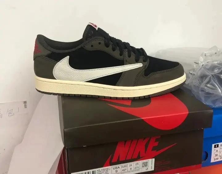 Jordan 1 Low Travis Scott