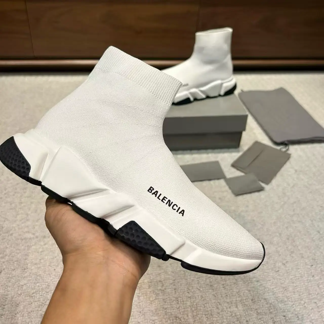 22 New European Station Fashion All-match Men's and Women's Mid-barrel Socks Shoes high quality Sports Casual Flats Trendy