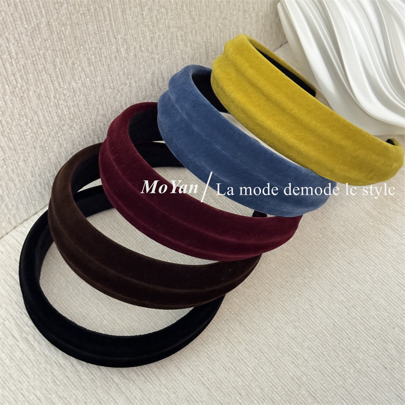 Korean-Style Velvet Headband with a Unique Design for Women, Suitable for High Cranial Top, Makes the Face Appear Smaller, Versatile and Elegant for Going Out, Hairpin