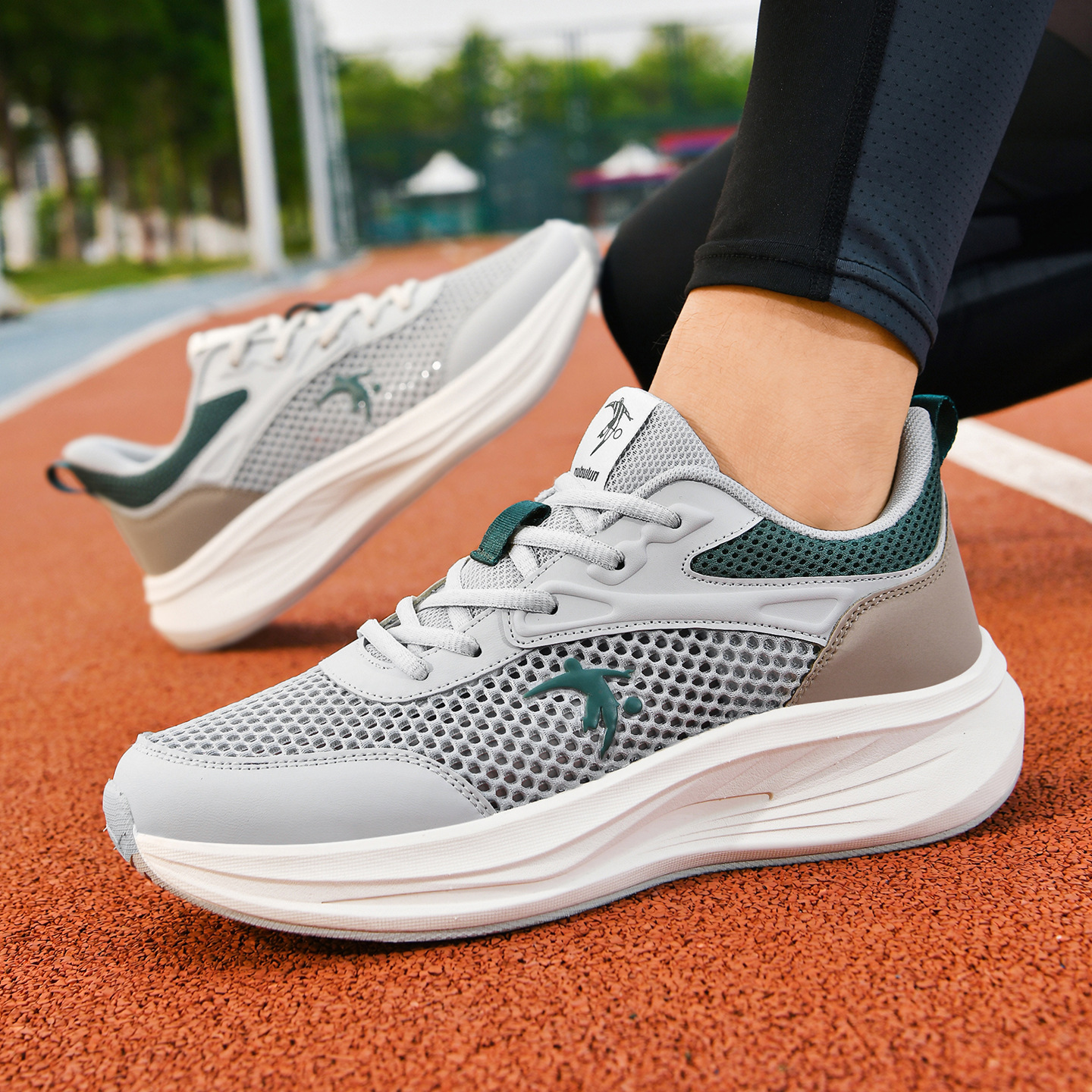Johnny Danlai Men's Shoes Hollow Mesh Breathable Sports Shoes Lightweight Soft-Soled Running Shoes Shock-Absorbing Casual Travel Shoes Summer