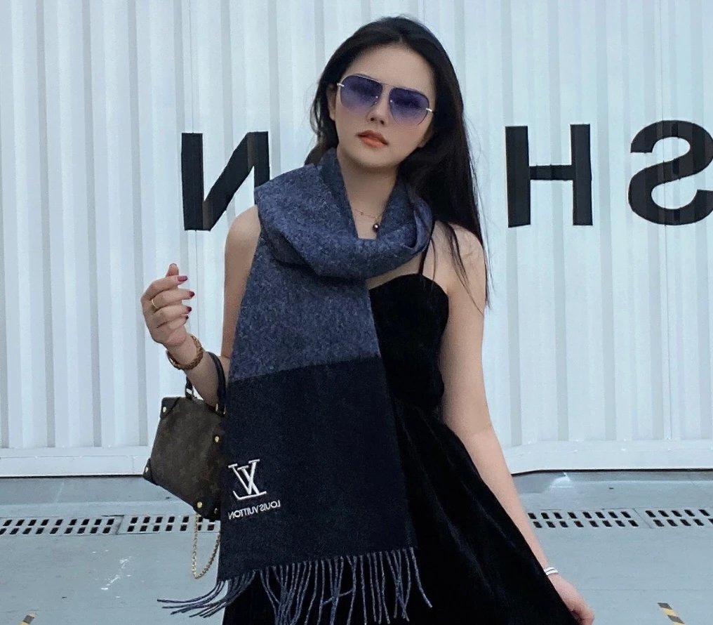 Special 230 "with a full set of packaging" overseas counters the latest men's and women's couples cashmere scarves shocked the shelves domestic counters did not put on shelves, from style to fabric are very good, classic stripe pattern, rare cashmere men's and women's scarves, like_specifications: 30*180cm