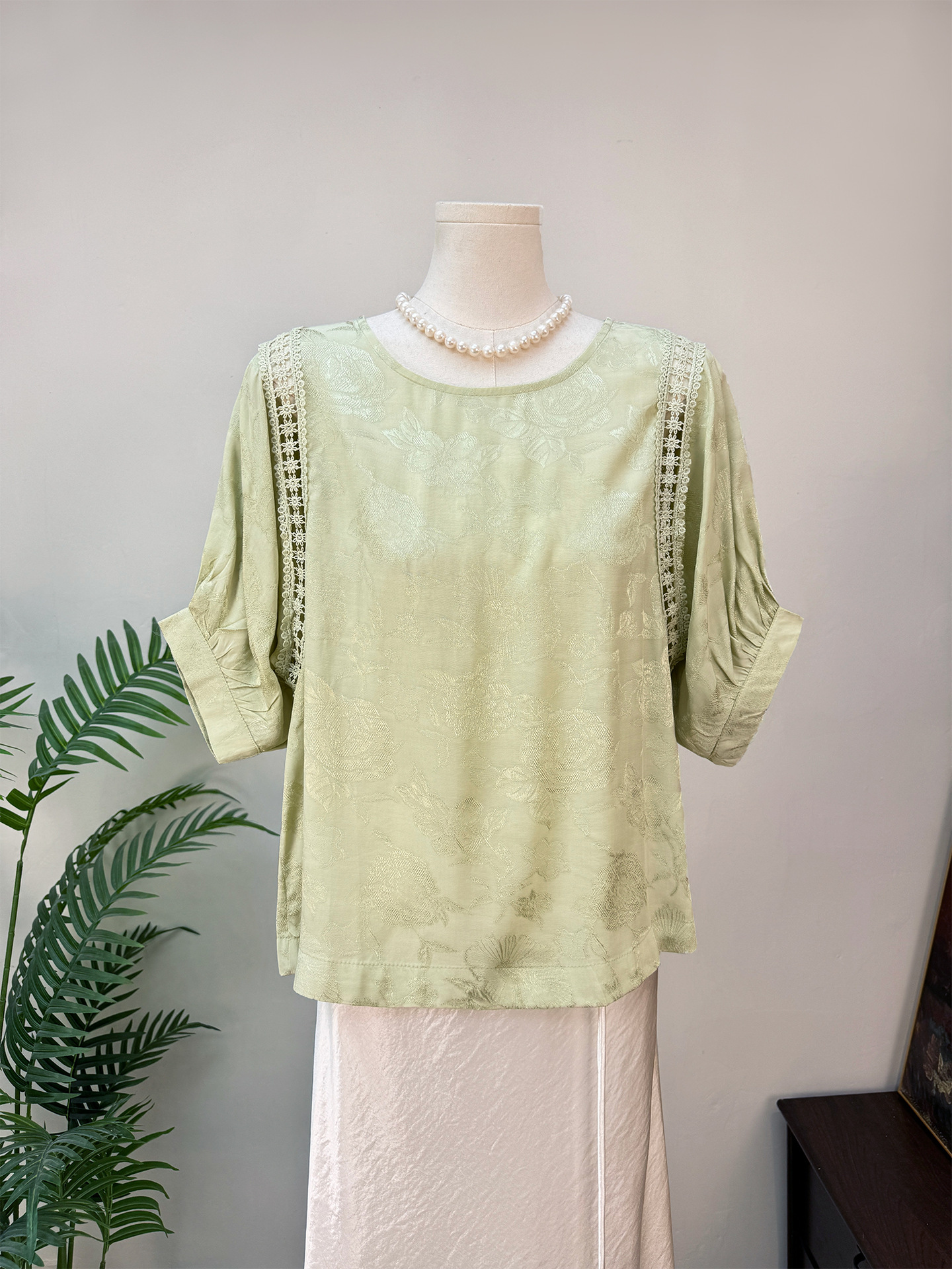 【Zhi Li】New Chinese-Style Design Hollow Jacquard Short-Sleeve T-Shirt 2026 Summer New Round-Neck Fashion Top 1