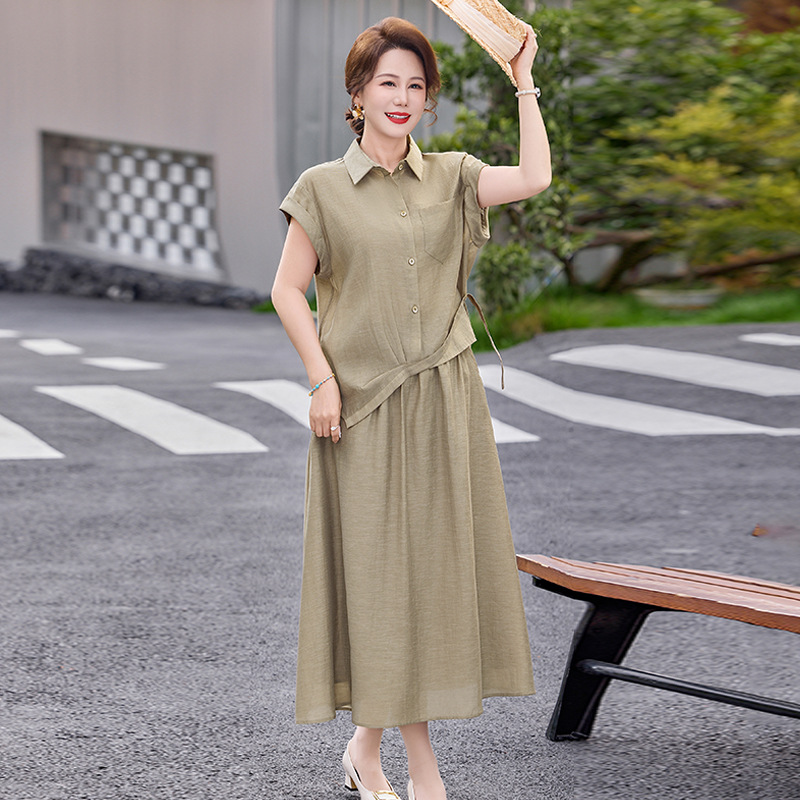 Mom's Summer Outfit Set: Elegant and Stylish Short-Sleeved Shirt and Fashionable Summer Skirt Two-Piece Set for Middle-Aged and Elderly Women
