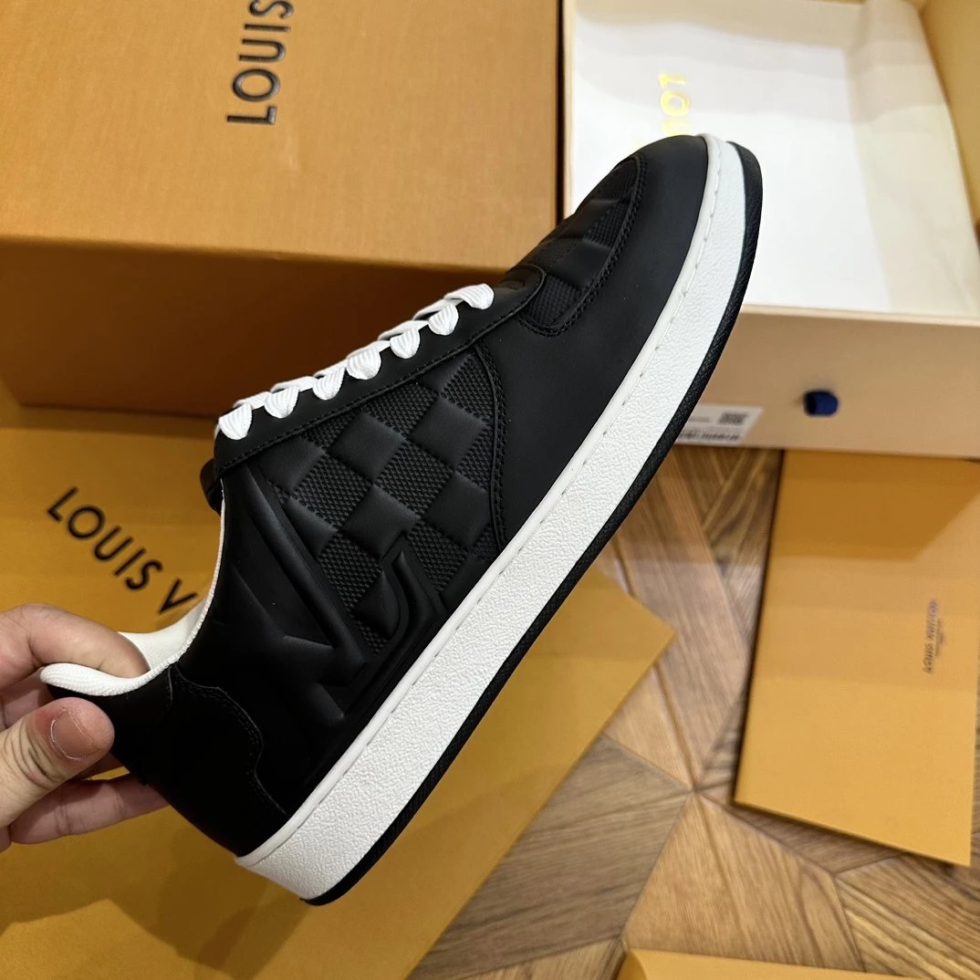 2028 RI shoes