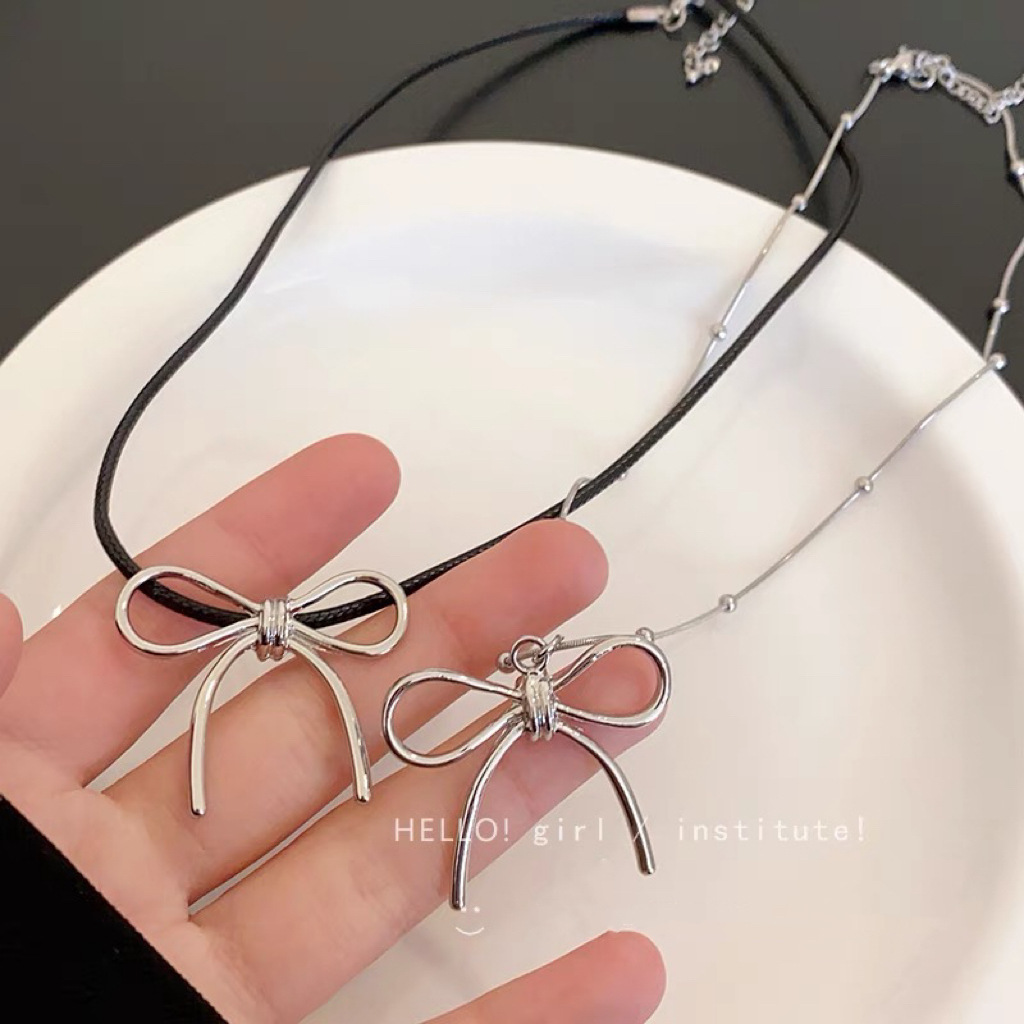 Japanese and Korean Temperament Minimalism Bow Titanium Steel Color-free Necklace Female Personality Niche Advanced Sense Leather Clavicle Chain