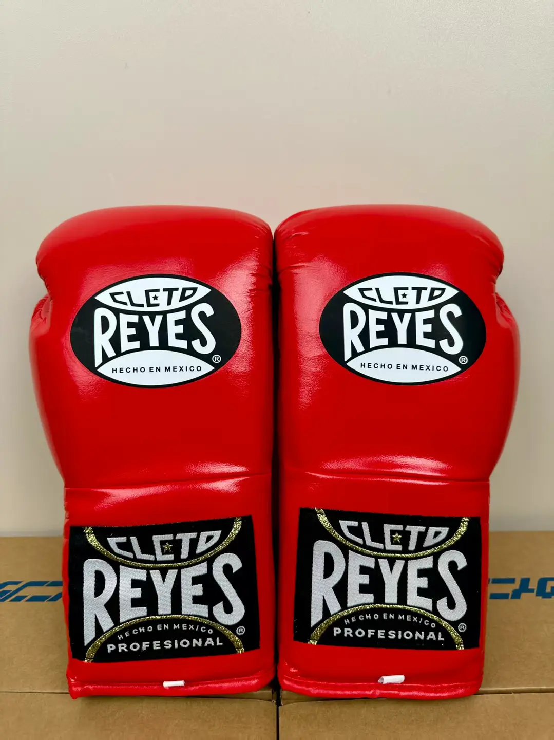 Q19 Reyes Same Style Boxing Set REYES Boxing Set Gloves Muay Thai Fighting Professional Match Boxing Set