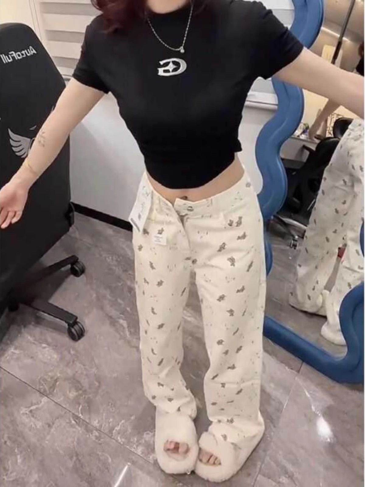 American Retro Straight-Leg Jeans for Women, 2026 Autumn and Winter New Niche Design, Loose Fit, Slimming Wide-Leg Pants