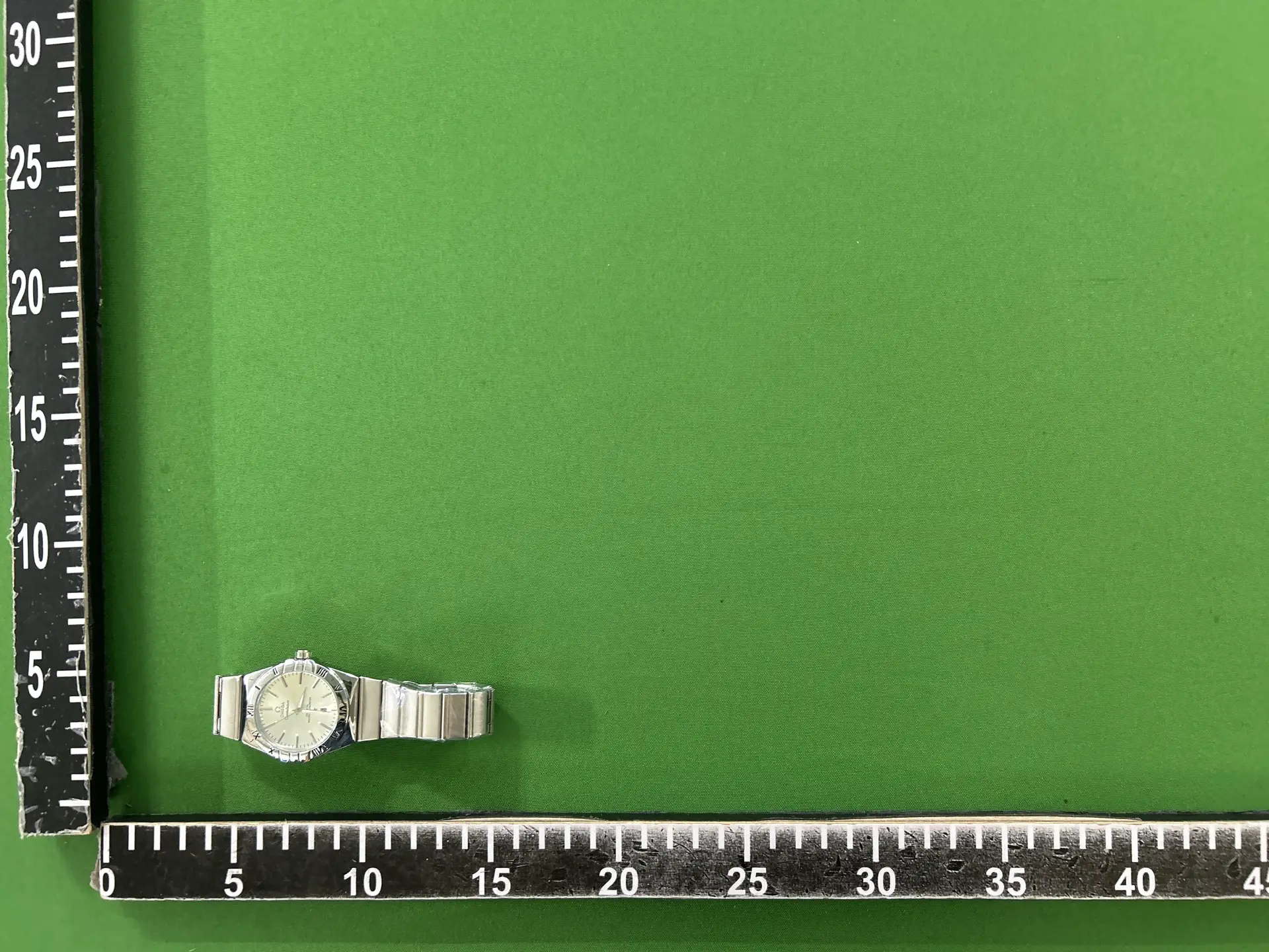 2024 new European quartz watch three-pin high-quality steel band men's watch business style manufacturers wholesale