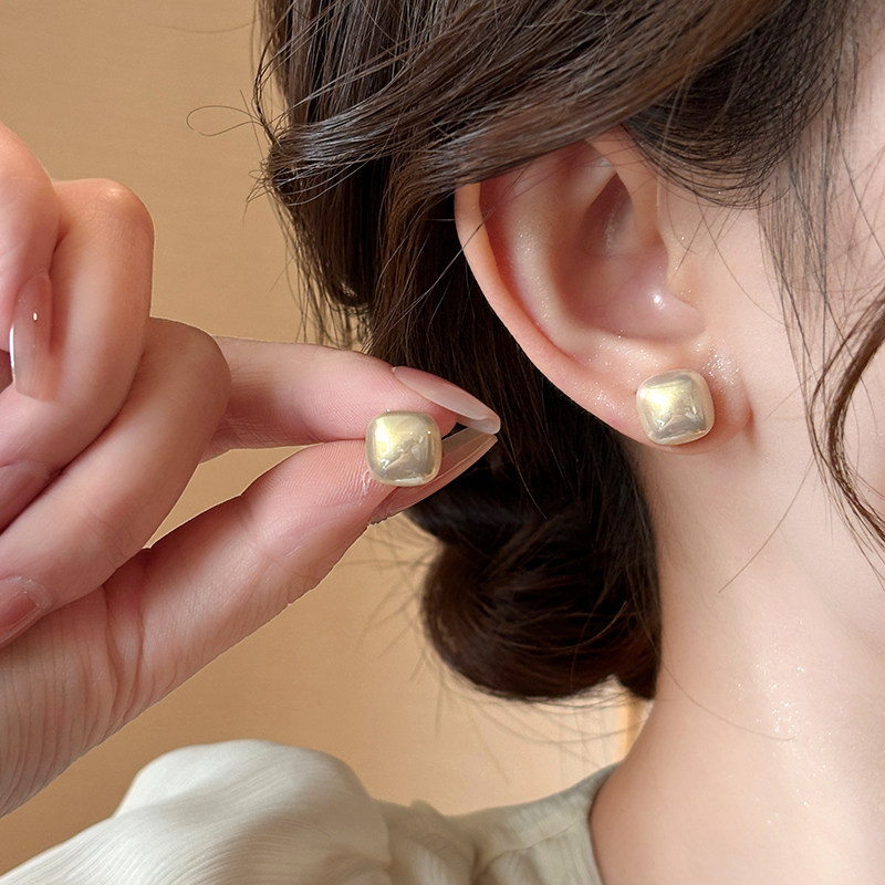 Sugar Cube Pearl Earrings for Women 2026 New Popular Style Earrings with a Light Luxury Feel, High-End Elegance, Unique and Beautiful Ear Accessories