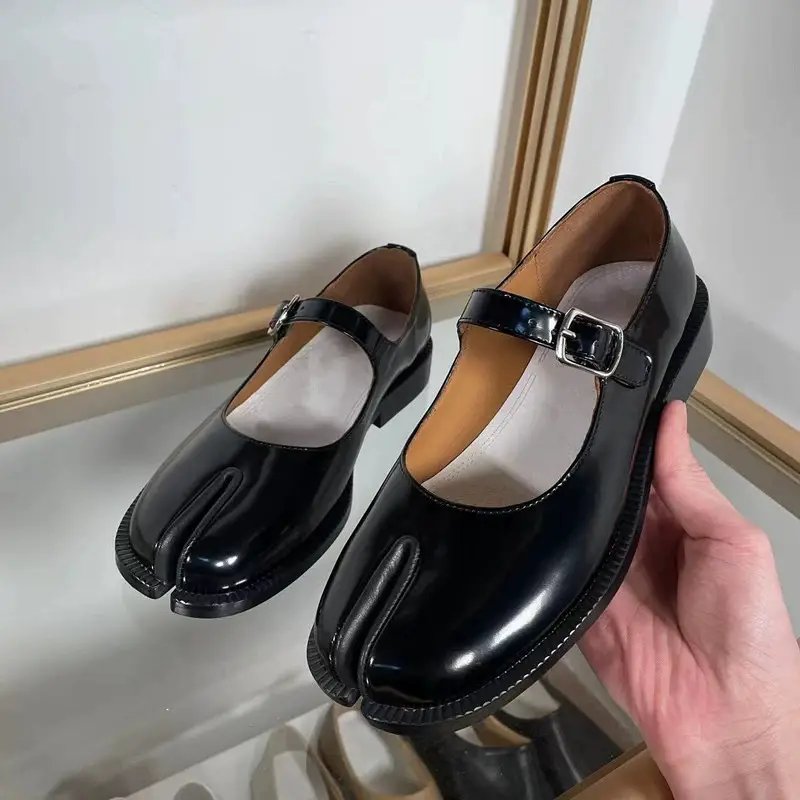 2024 Spring Tabi Split-Toe Shoes with Single Strap, Flat Shoes, Pig's Hoof, Sheep's Hoof, Horse's Hoof Mary Jane Shoes, Genuine Leather Women's Shoes 1S