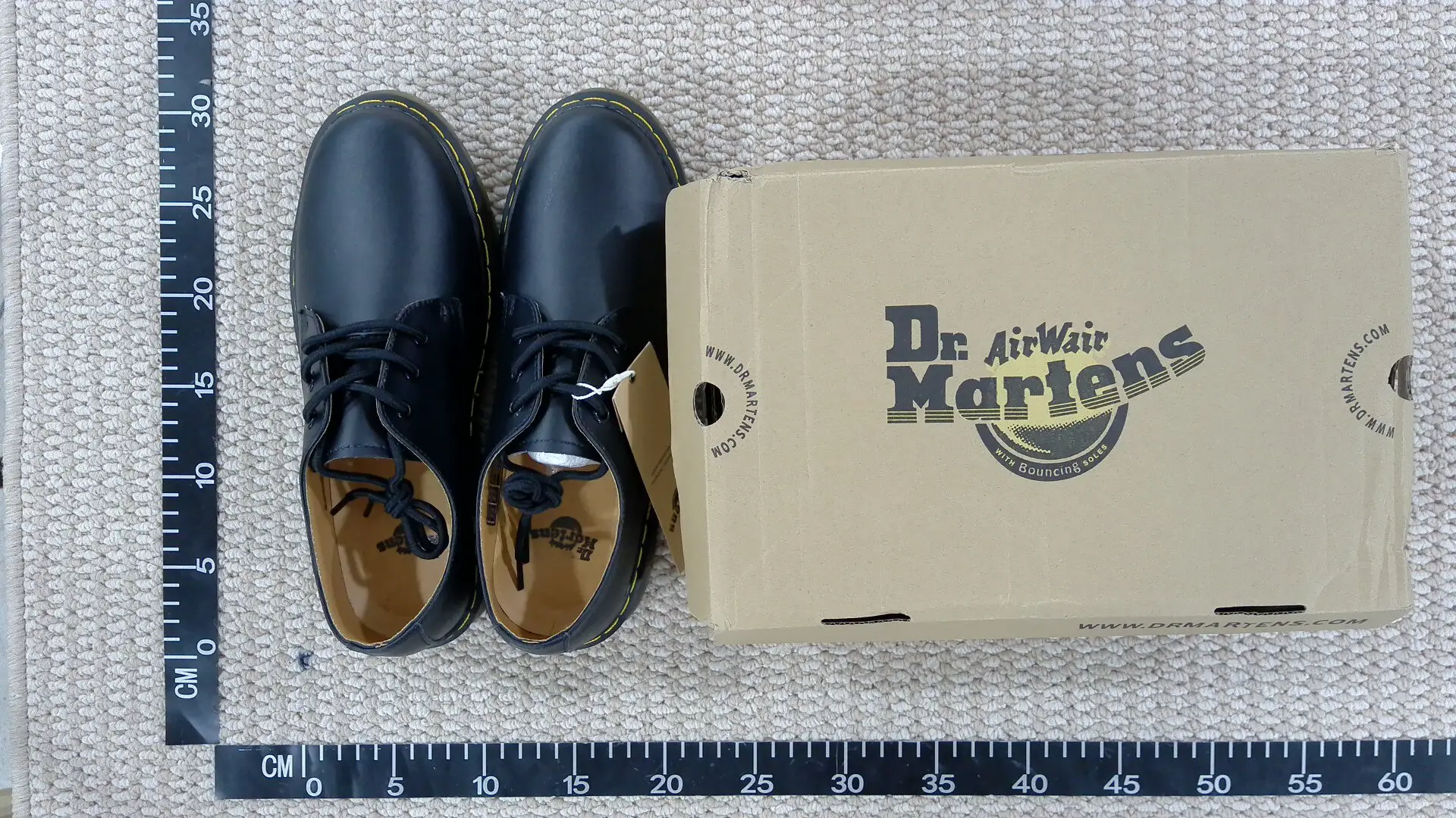 dr1461 fall couple British style Martin shoes men and women 3 holes casual leather round head small leather shoes Korean version of the Hundred