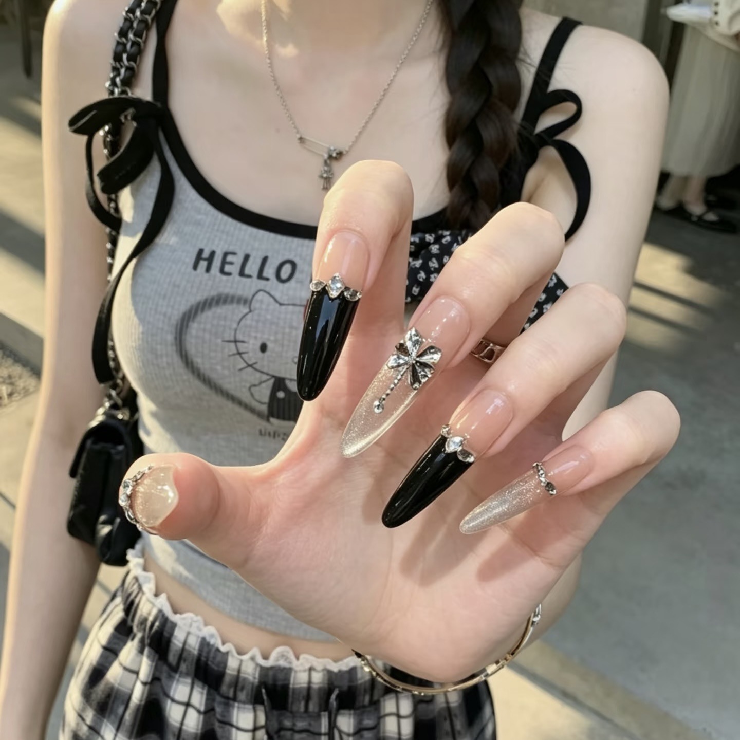 【Black Diamond Silver Chain】Purely Handmade Flashy Nail Art Champagne Diamond Fake Nail Stickers Removable Gel Nails