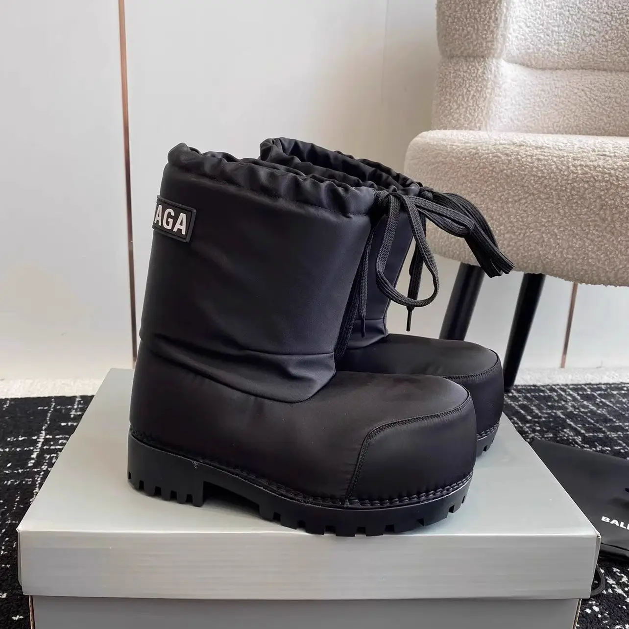[Hong Kong and Macao Heavy Edition] Paris Big Head Mickey Ski Snow Boots Women's Waterproof Non Slip Thick Sole Heattech Cotton Shoes Trendy