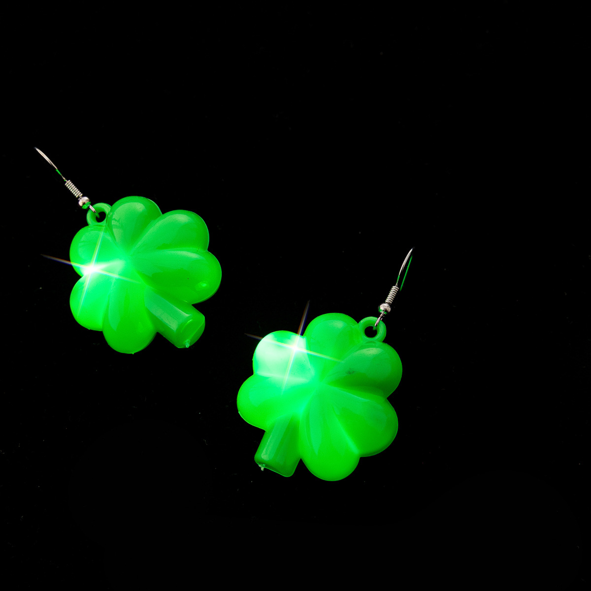 Cool Lester St. Parker Festival Small Clover Pendant Earrings Led Light Green New Niche Luminous Earrings