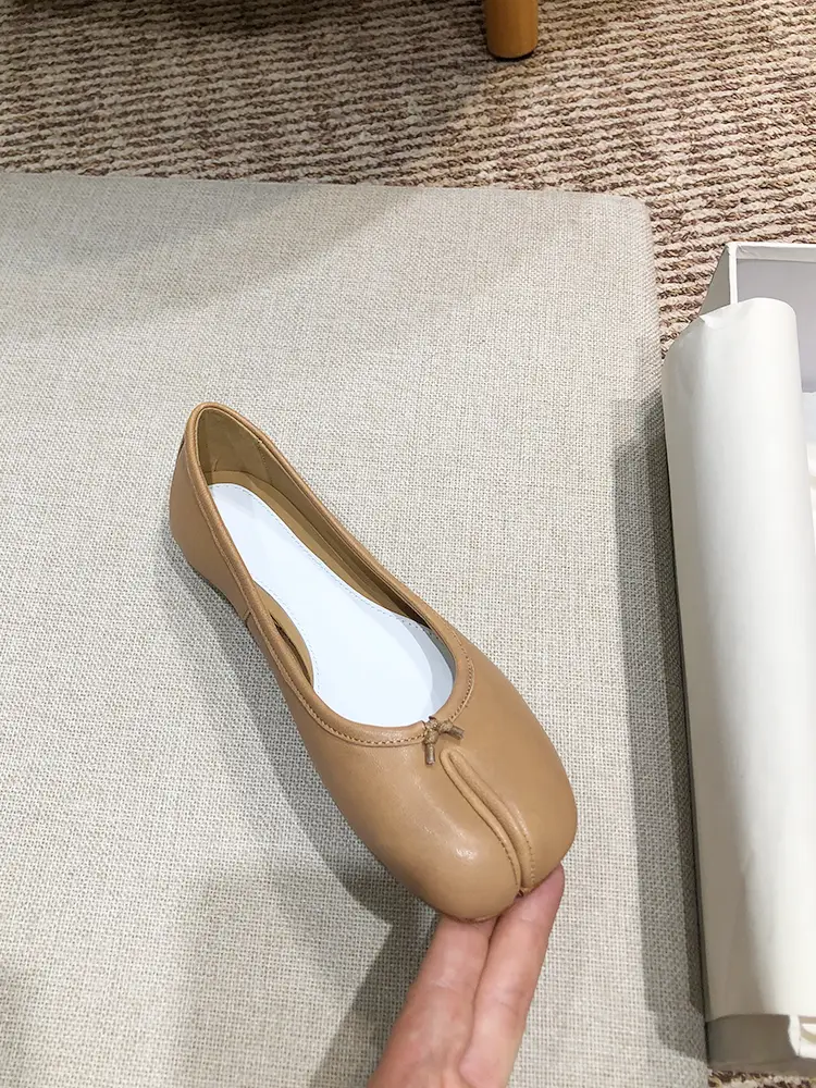 Din Version Split-Toe Shoes for Women 2025 New arrival Flats Genuine Leather Flats Pig Trotter Tabi Slip-On Loafers Small Leather Shoes