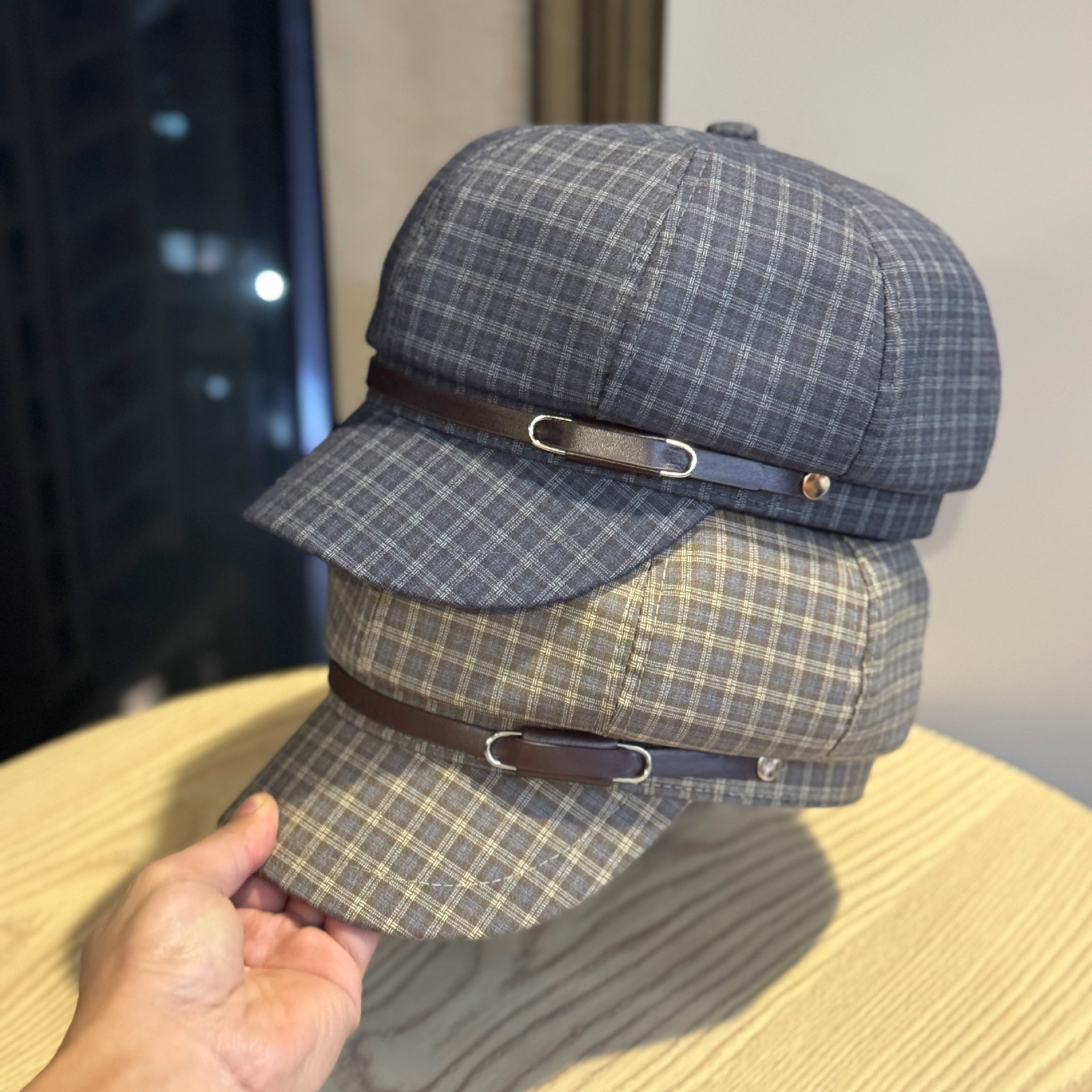 New Retro Plaid Octagonal Hat for Women, Spring and Autumn 2026 Trendy Metal Buckle Versatile Stylish Face-Slimming Artist Hat