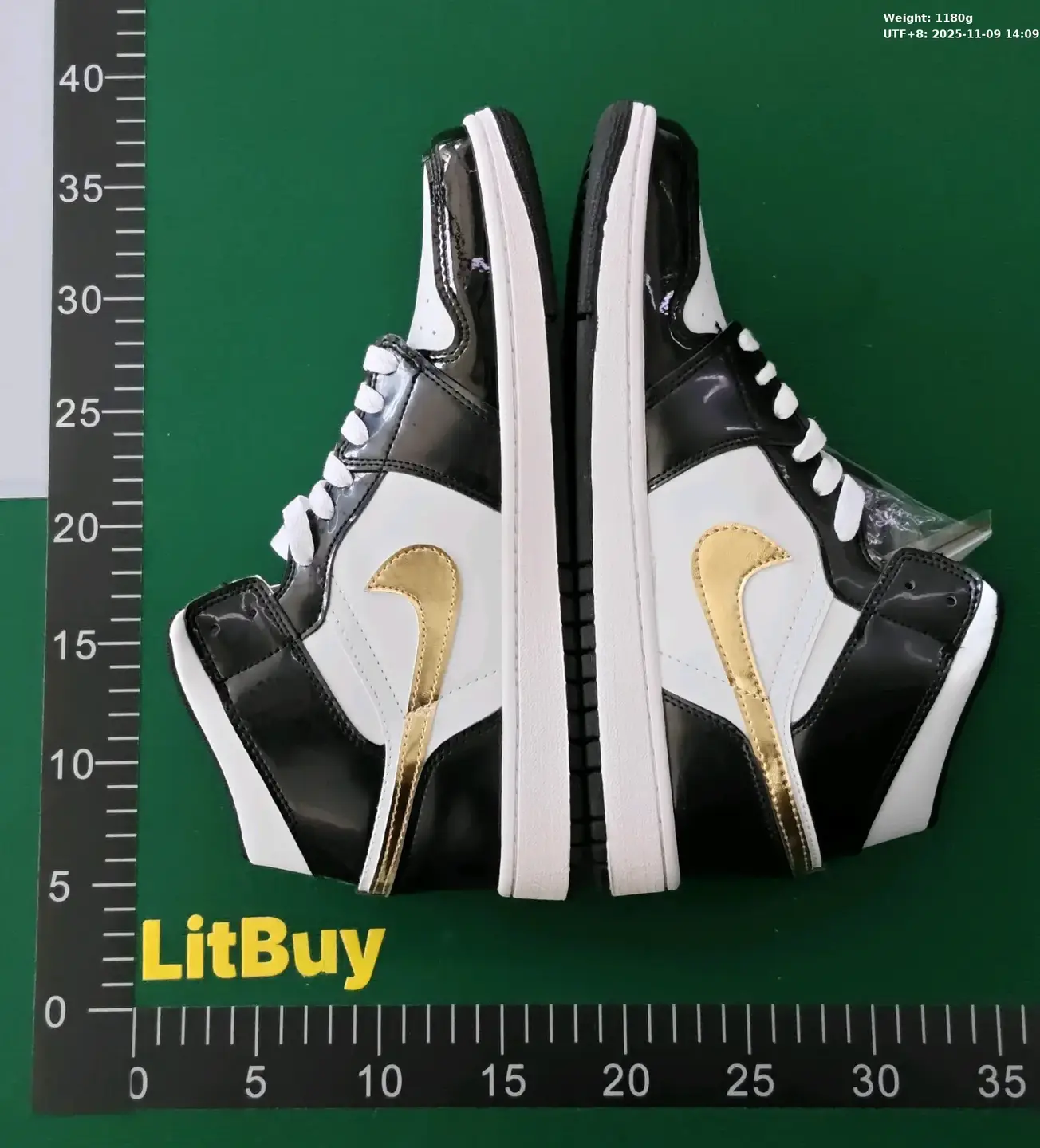Air Jordan 1 Mid Black White Gold