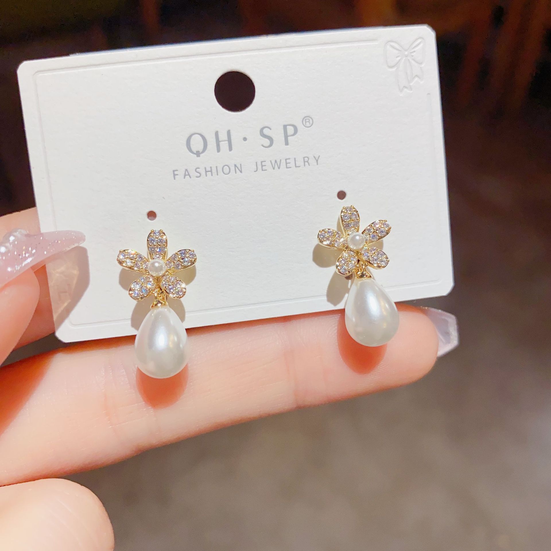 Zircon Flower Pearl Ear Clip 2023 New Style Celebrity Fashion Elegant Niche Design Sense Earrings for Women