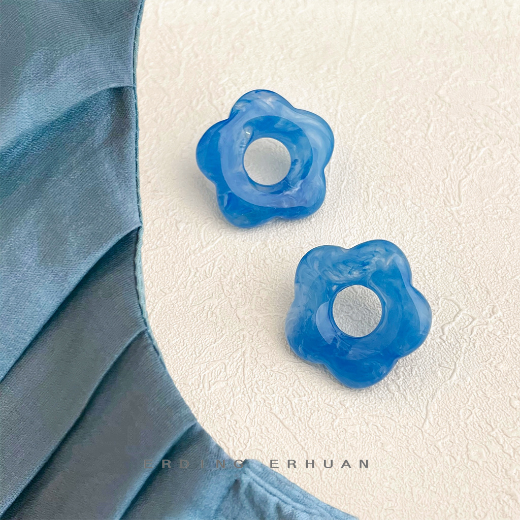 Fresh and Sweet Spotted Blue Acrylic Hollow Flower Earrings Elegant Simple New Earrings Factory Live Jewelry