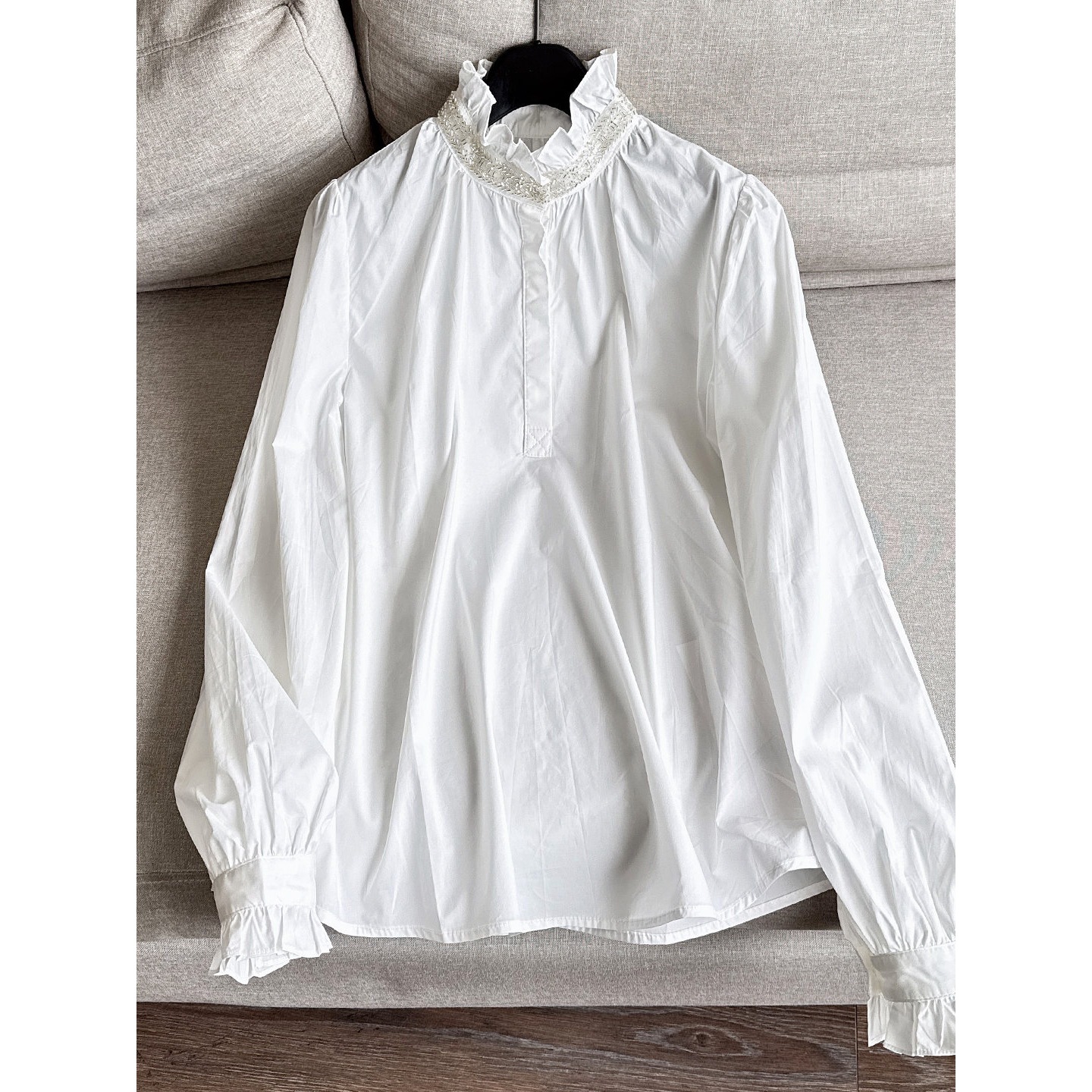 2026 Spring New Style Pullover Ruffled Collar Beaded White Shirt Women's Blouse Wholesale N1Et98173