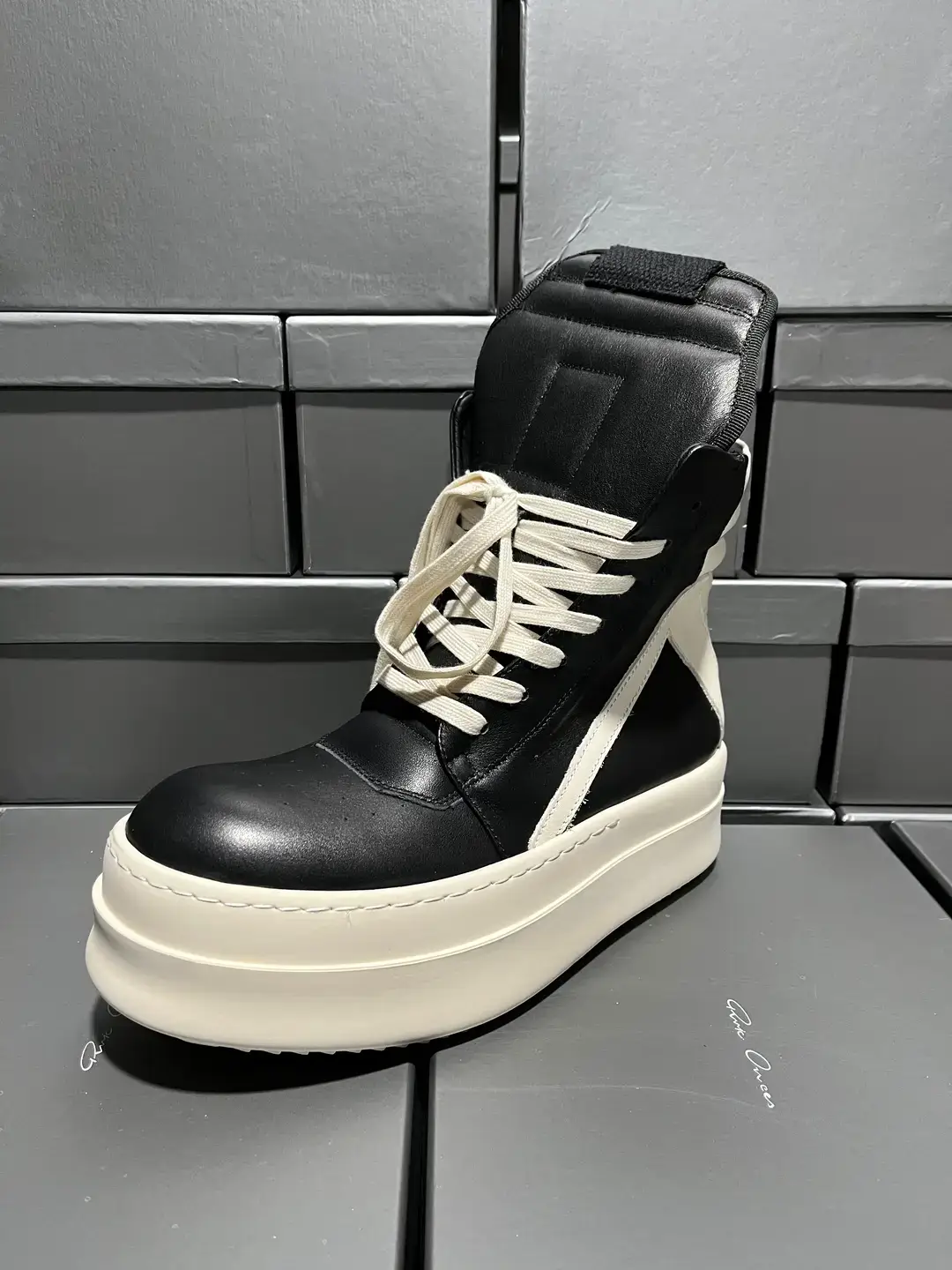 Ro Inverted Triangle Black and White High Top Casual Shoes Men Fashion Genuine Leather Thick Sole Height Increase Fashion Sneakers Couple Casual Short Boots