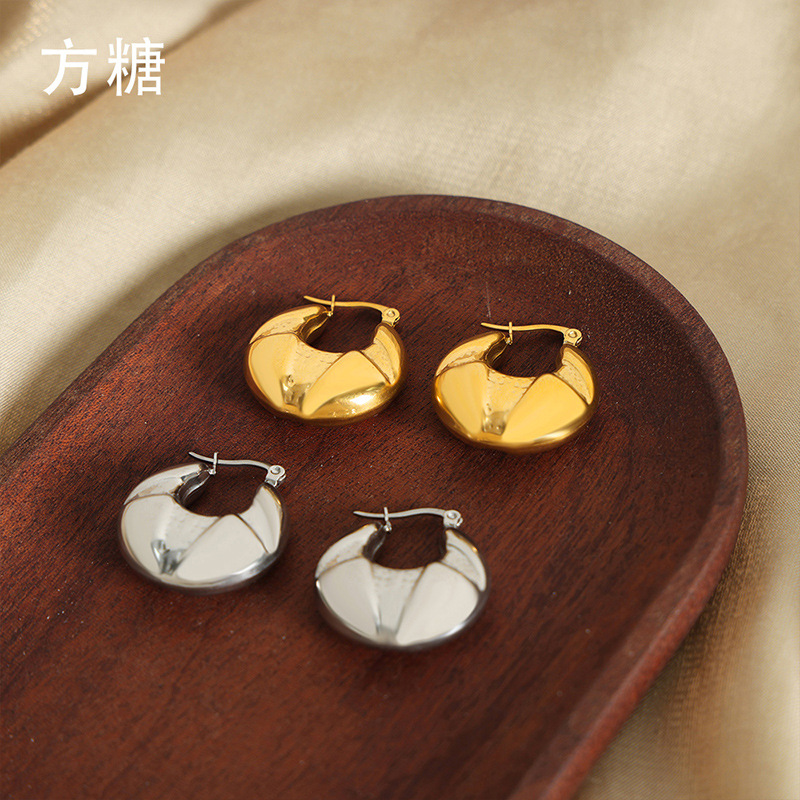 Fashion commuter simple niche all-match jewelry smooth clover texture design titanium steel gold-plated U-shaped earrings