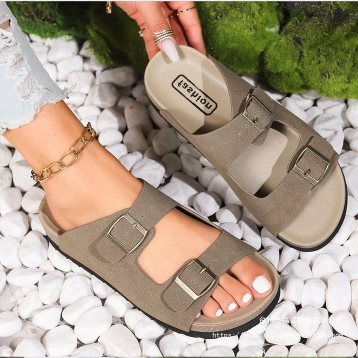 2026 European and American Style Thick-Soled Buckle Strap Sandals for Women, Large Size Hollow-Out Outdoor Beach Sandals, Independent Brand