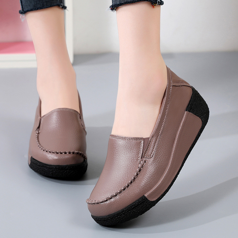 Fashion Thick Soled Rocking Shoes Mom Shoes 2025 Spring New Sports Style Street Retro Casual Small Leather Shoes Wholesale