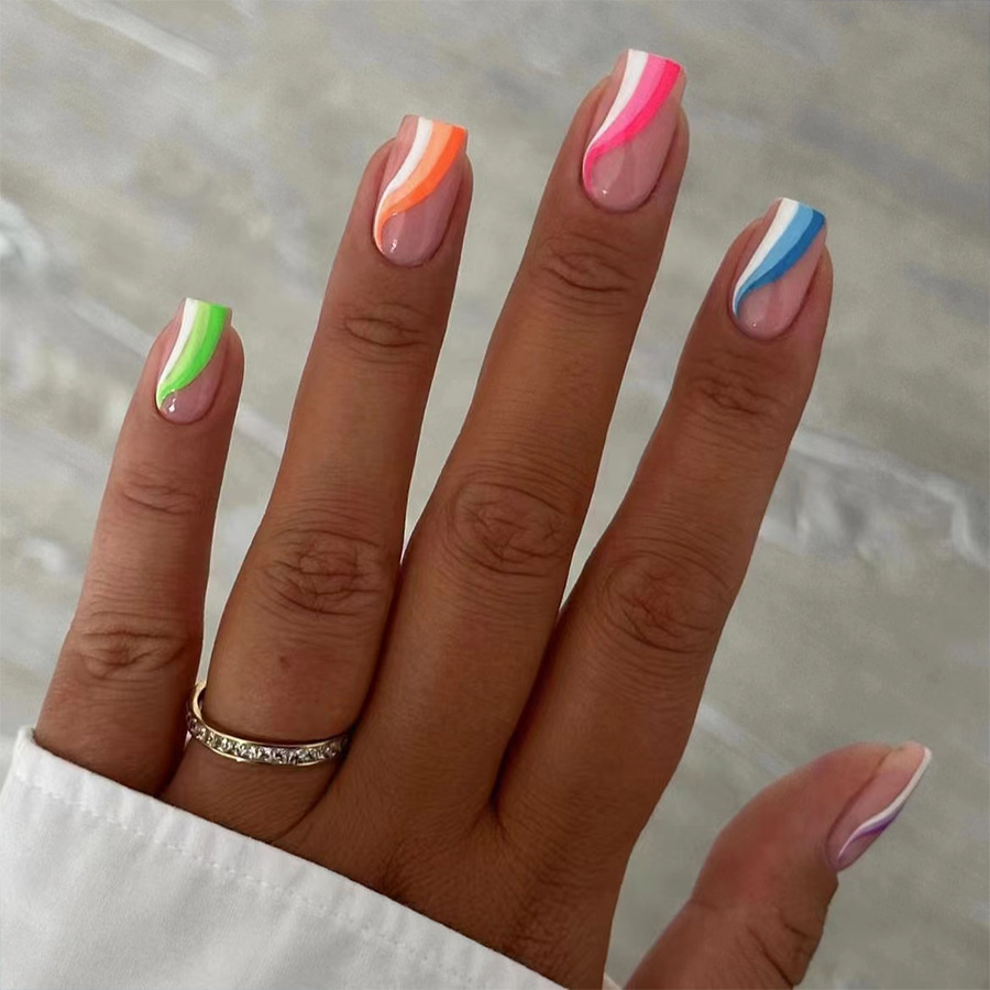 Short bright face early spring square armor light skin colorful check pattern fake nails foreign trade wear nail piece nail piece 24 pieces