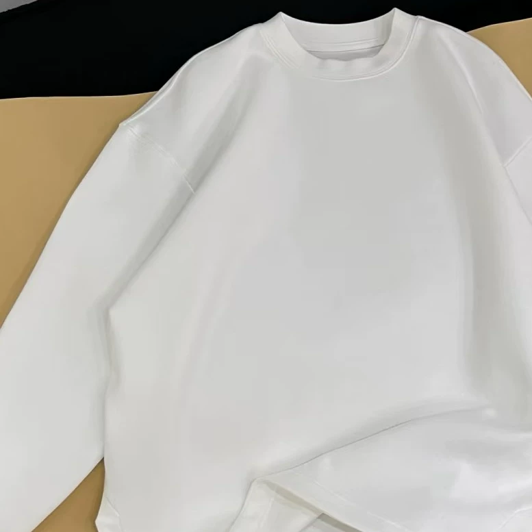 Mm Long-Sleeved White Shirt Looks Good