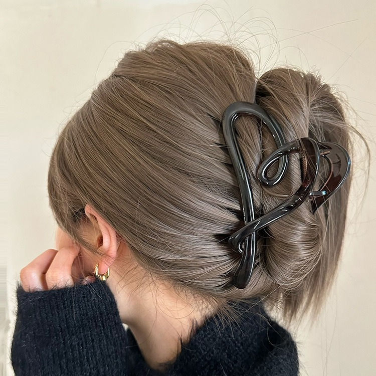 Elegant Matte Black Love Grab Clip Women's High-end Sense Back Head Hairpin 2024 New High-end Shark Clip Headwear