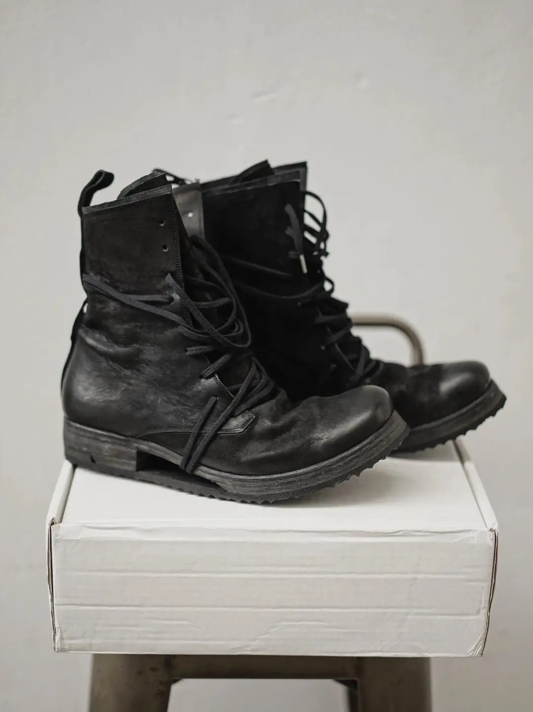 Old British boots men's work clothes high top leather boots with straps engineer boots short motorcycle boots dark knight boots