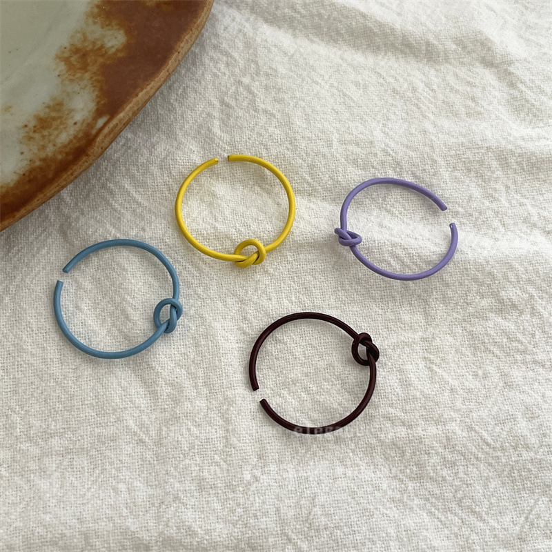 Retro Metal Colorful Painted Index Finger Ring Niche Design 2025 New Hot Style High-End Twist Knot Ring for Women