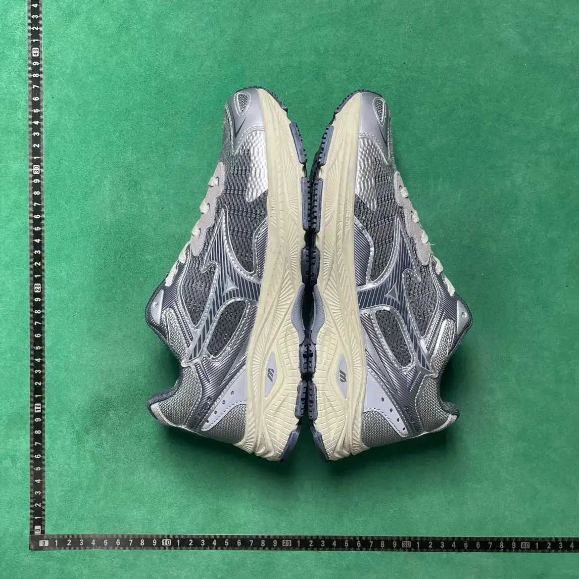Mizuno Wave Rider 26 Silver