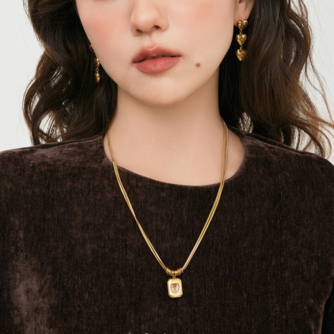 Retro Geometric Square Brand Love Zircon Necklace Female Niche Double-layer Snake Bone Chain Woolen Chain Titanium Steel Color-free Accessories
