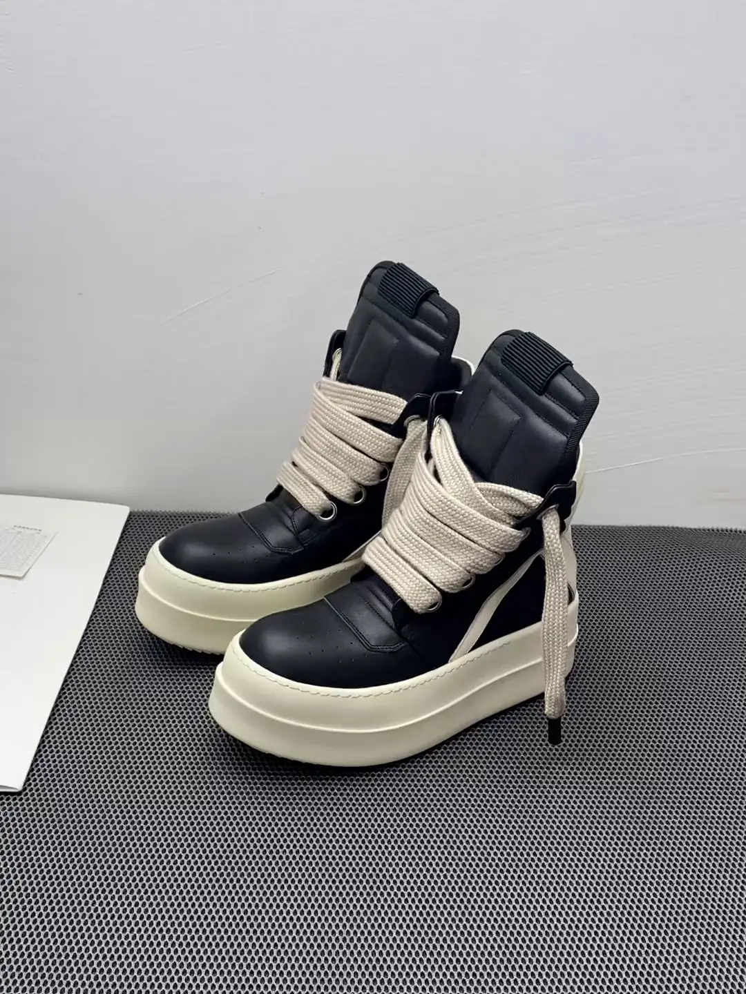 European Station High-Top Thick-Soled Shoes for Men Ro Inverted Triangle Genuine Leather Casual Men 7cm Height-Increasing Sneakers Women's Short Boots Trbottomy
