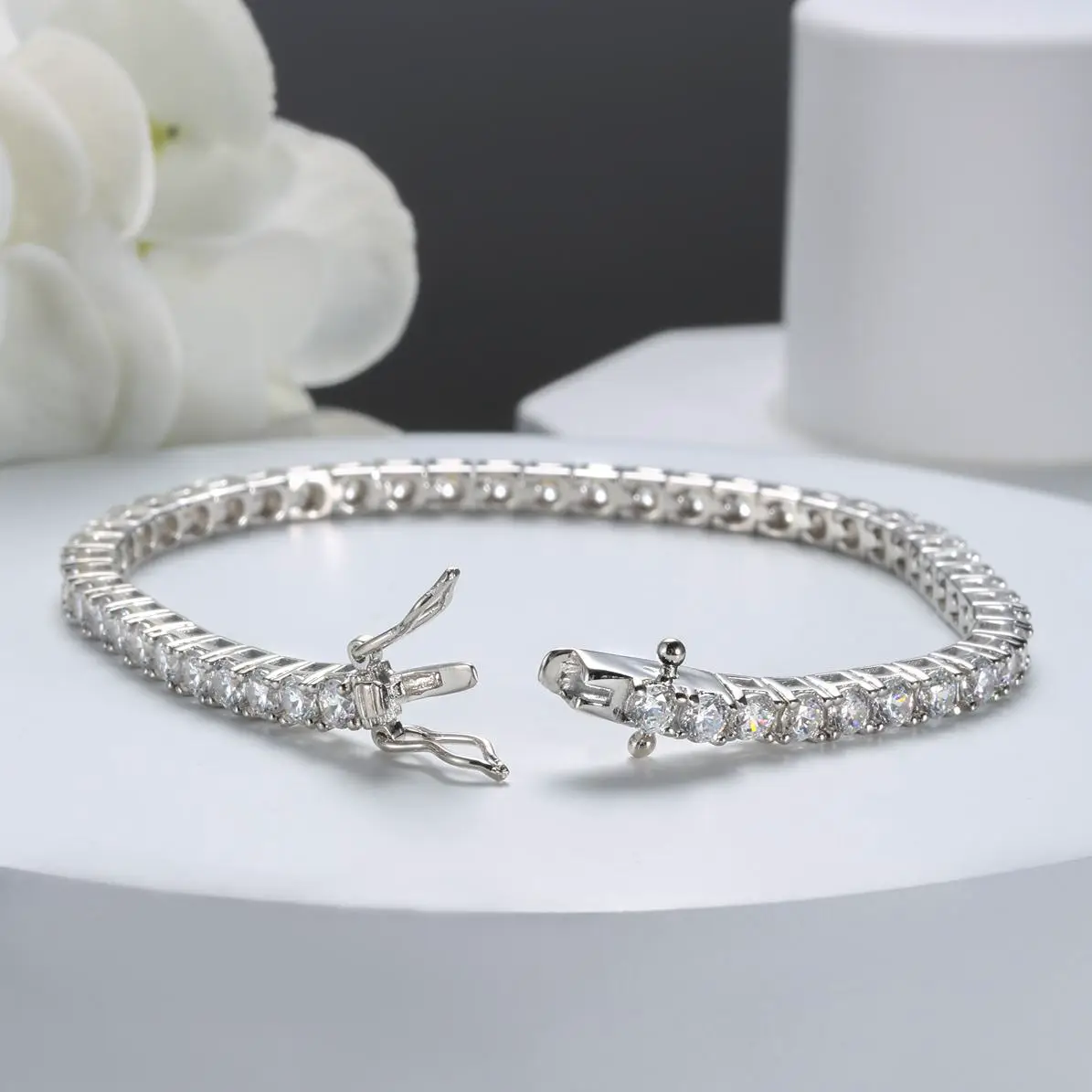 High-End Hip-Hop Diamond-Encrusted Sterling Silver Plated 18K White Gold Moissanite Bracelet for Women D Color Moissanite Bracelet Over-Diamond Pen