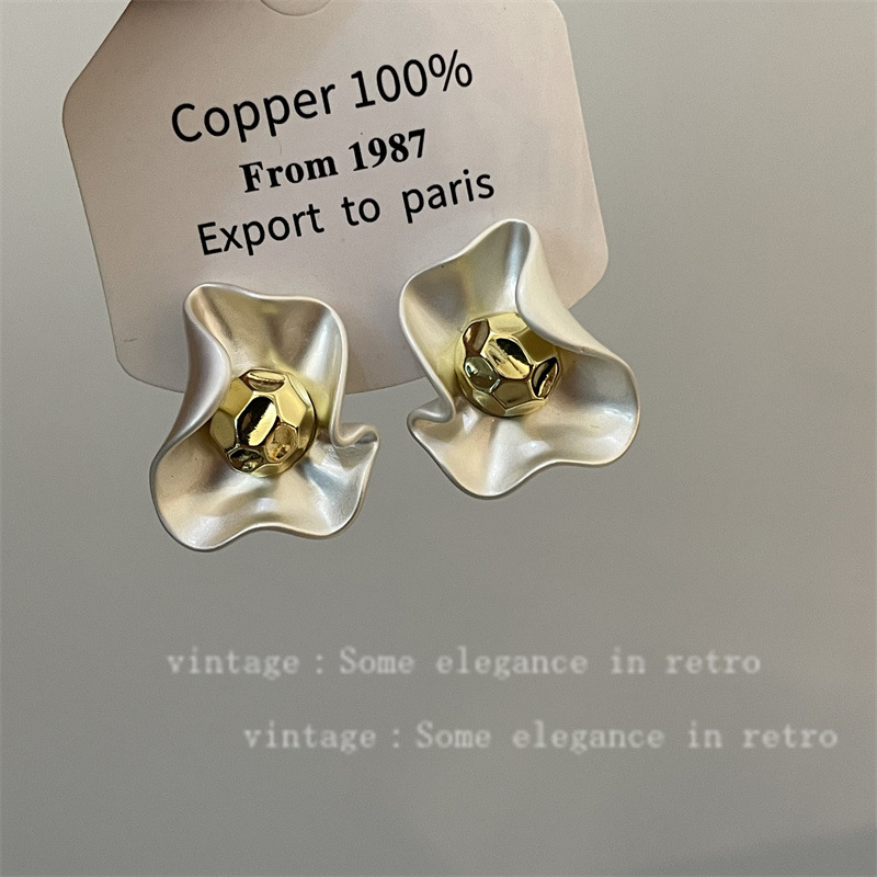 Vintage Simple Personality Unique Noble Temperament Fashion Metal Phoenix Flower Niche Design All-match Earrings for Women