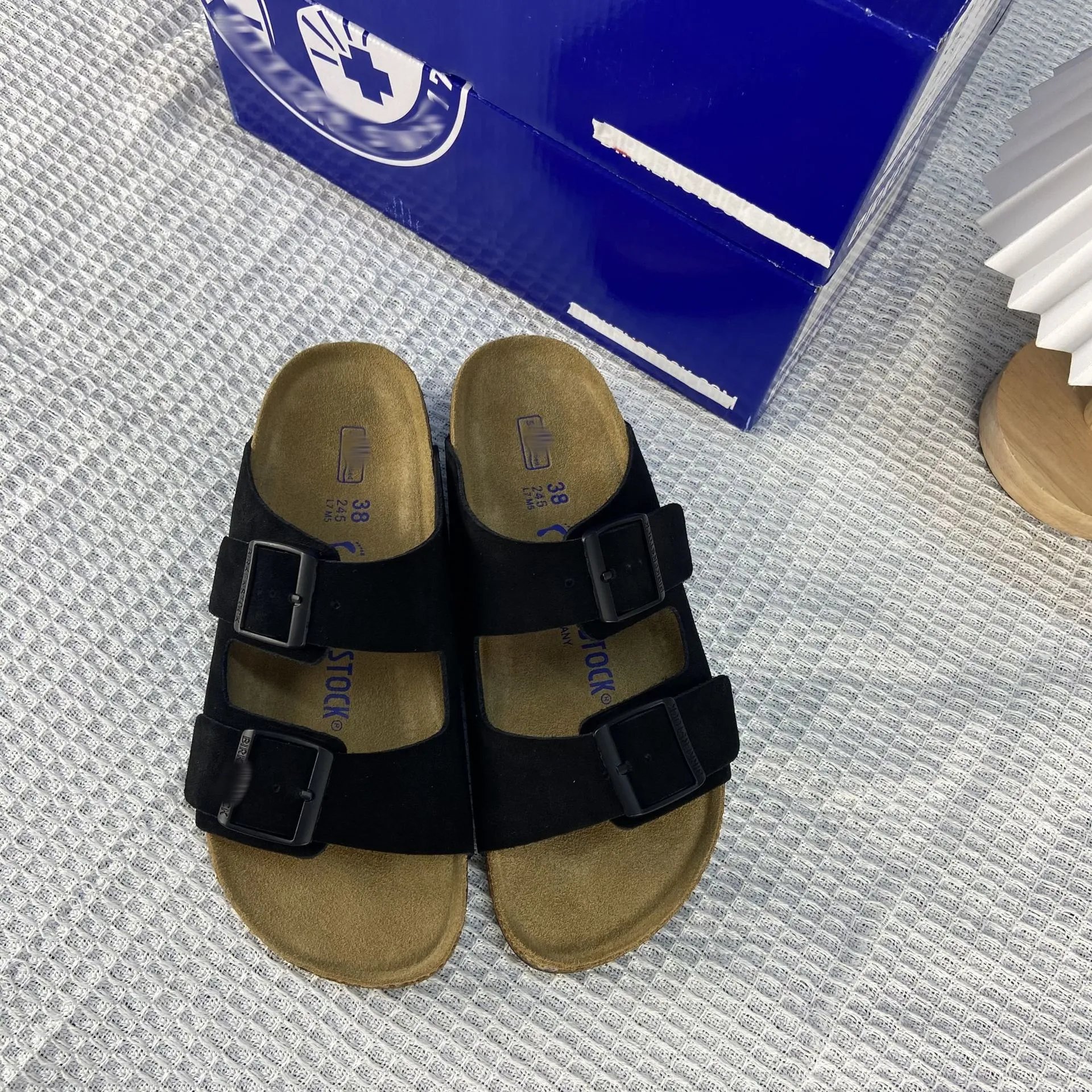双排扣外穿半包真皮半拖鞋 Foto QC da WEIDIAN su Qualit.ly