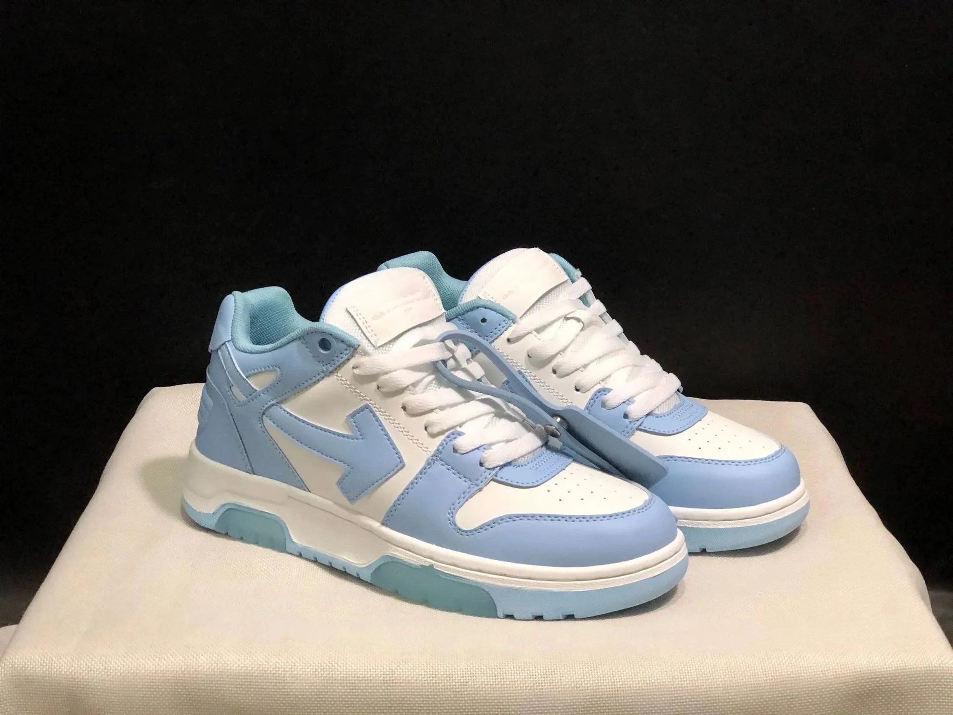 Off-White Out of Office sneakers QC photo from WEIDIAN on Qualit.ly