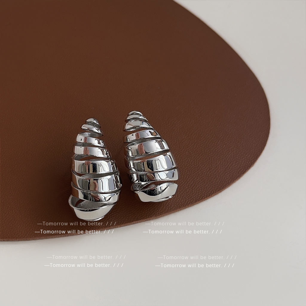 Personalized design spiral hollow water drop earrings niche light luxury cold style earrings exaggerated temperament high-grade earrings